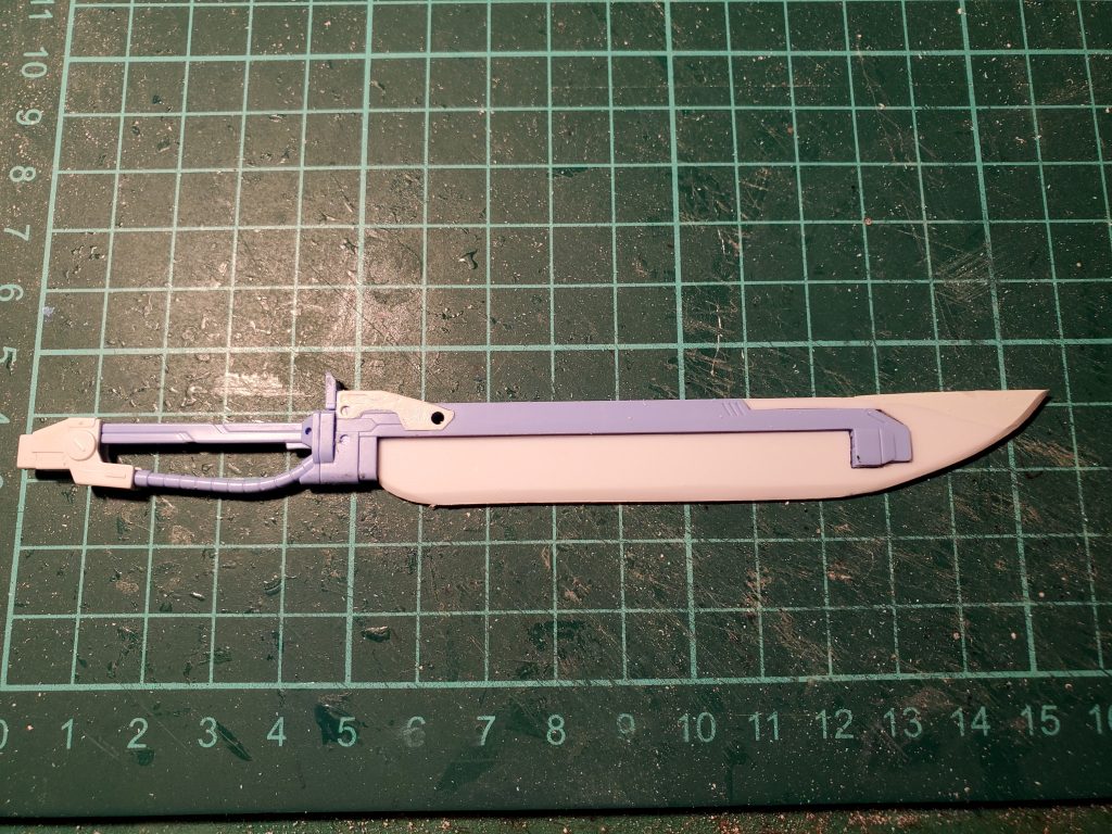 ティルヴィングは、ソードストライクのシュゲルトゲベールをベースにプラ板で実体剣に改造。