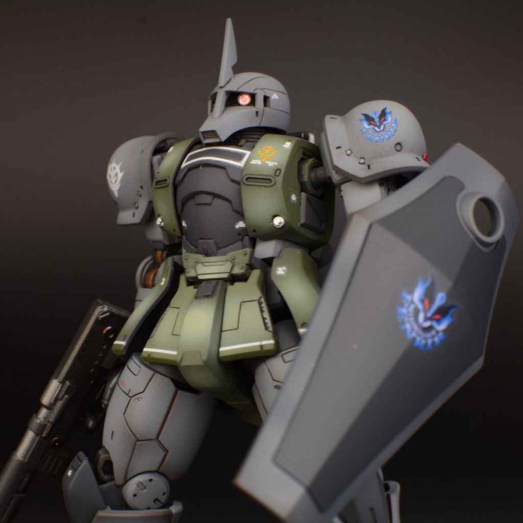 バストショット当時リアルタイムで作品をプレイしていた時、あまりの難易度、他のガンダム系ゲームとは一線を画した戦闘システムにドハマりしたことを覚えています。建物を貫通する連邦軍のビーム・ライフルの恐ろしさたるや…また、それをジオン側で使えるようになったときの達成感も🤣