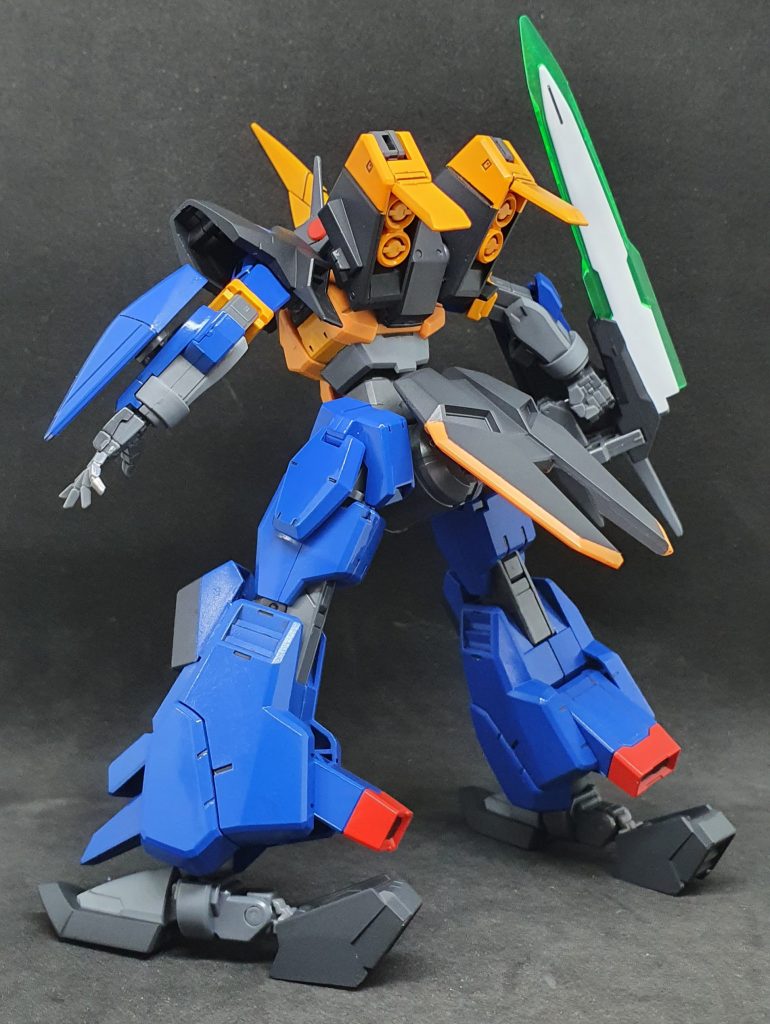 HGアリオスガンダムをベースに、エクシア、ケルディム、トライAGEマグナムなどを使用しています。