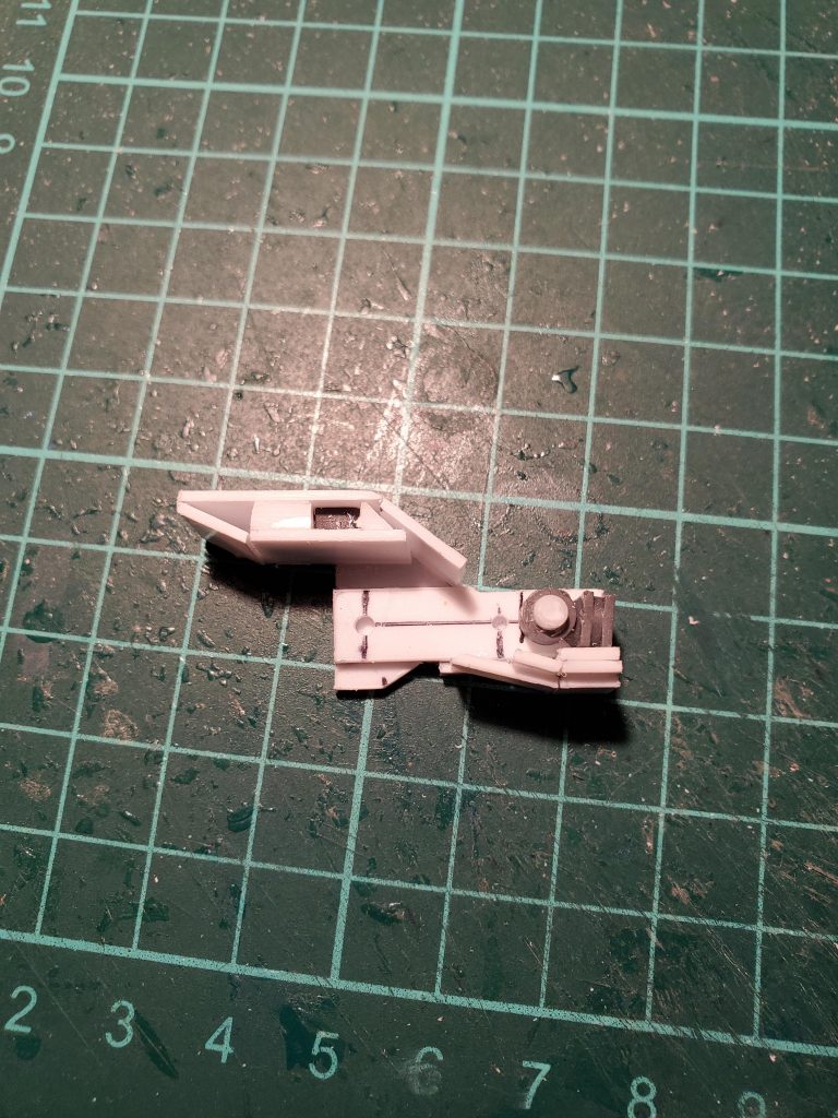 製作工程。腕のフレームをポリキャップで延長した後、プラ板によるフルスクラッチにて製作。