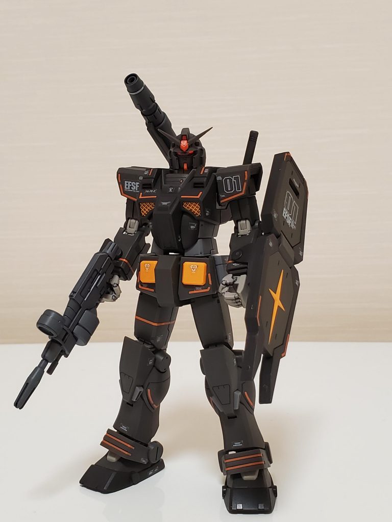 ライフル、シールド装備で。ROBOT魂に付属していたバズーカも欲しいですね。というか、フルアーマーガンダムもHGで出して欲しい。