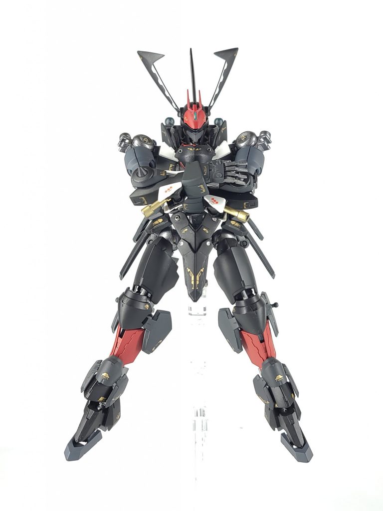 パーツ装着前の基本形態。グリムゲルデとマスラオ(ちょっとだけサザビー)のミキシング、各部に接続ジョイントを設置して様々な形態に変化できるようにしました。