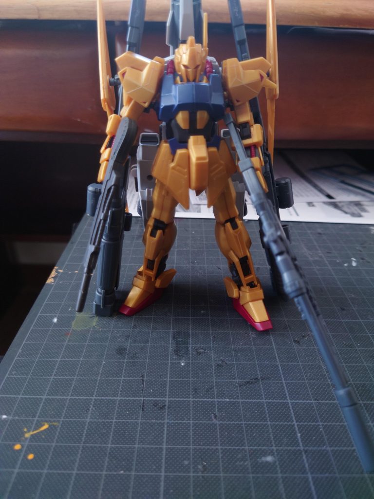 武装パターンが決まり、塗装前の段階です。本当はクリアーバイオレットでなくクリアーブラックにする予定でしたがどうしても調色が上手くいかず断念…