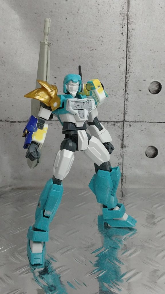 制作途中の1枚アデルのマスクはガンダム顔でもないし個性的ですよね。なのでバイザーは外して幅詰めしてスマートな印象にしました他には内蔵武器のギミックに時間を取られました。地味な作業でしたが完成してから動かして遊んでみると結構楽しいものでした
