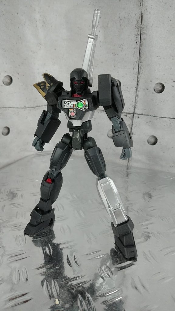 全体元のアデルがかなり残る感じになりました。肩は丸みが欲しかったのでSDのエドワードセカンドVのパーツを少し弄って使用しています塗装はタミヤのシルバーリーフ、ラバーブラック。Mrカラーのジャーマングレー、あずき色などを使用しています。細かいところはシタデルを爪楊枝で塗りました。