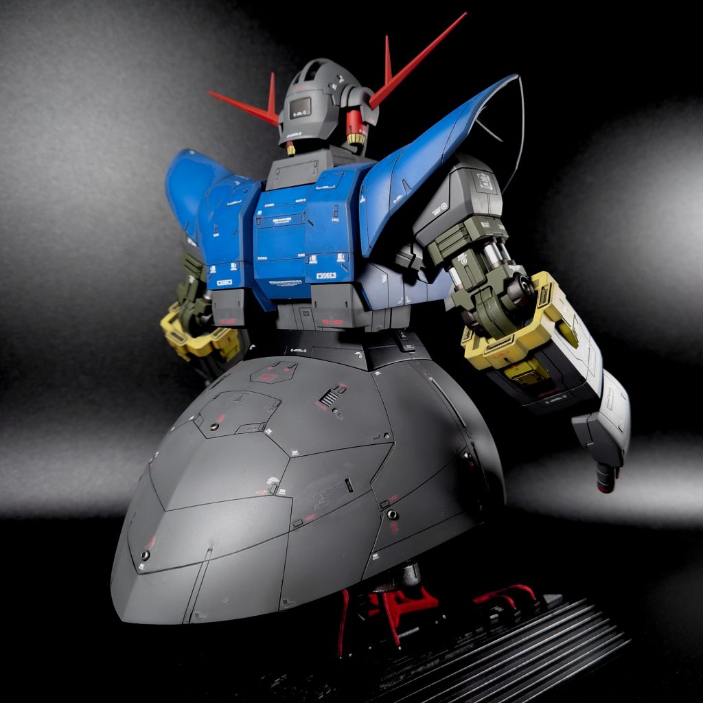 スカートが大きいのでかなり粗が目立ちますが、適度にスジ彫りして情報量アップ