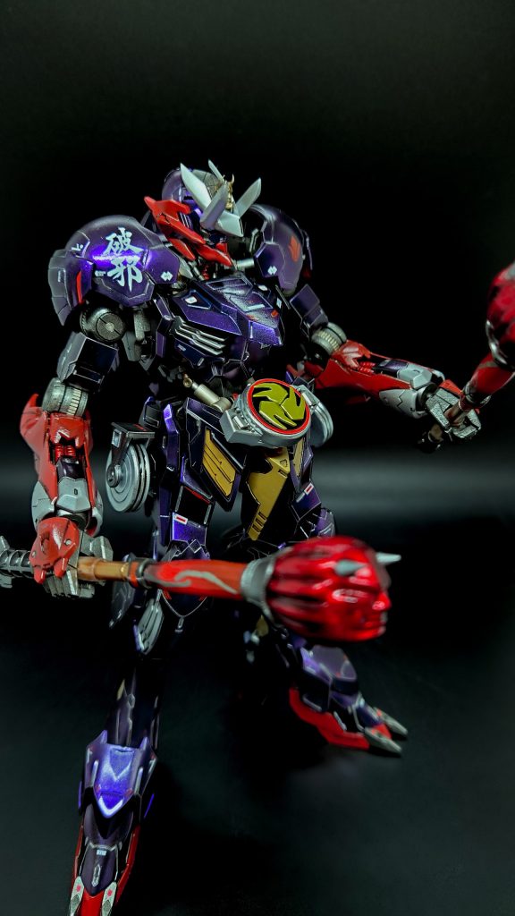 マジョーラ塗料は手が出なかったので、クリスタルカラーのアメジストパープルを黒ベースで６層吹きましたきれいな発色ですね〜