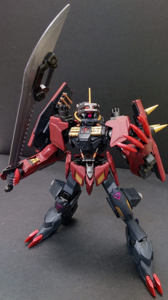 武器をパージしていくことで機動力を増していき最終的には近接武器のみでも戦い抜く、バルバトスらしくかつコマンドクアンタを意識した戦闘スタイルで闘います。