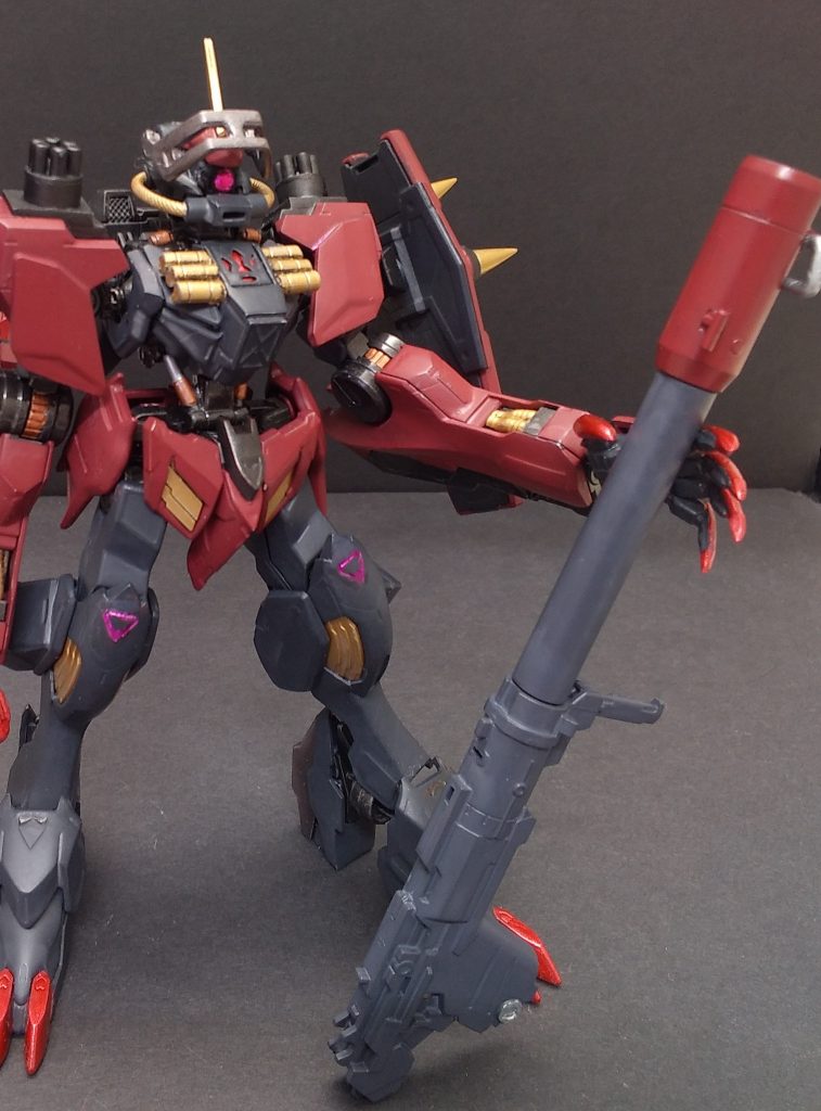 没武器です。ガトリングの反対側にバズーカでも背負わせようかと思いましたが、今回は見送りました。