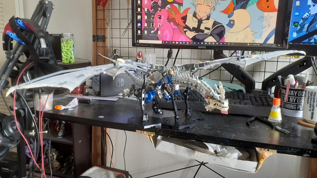 デカすぎて測ってみたら翼開長90ｃｍ、長さ75ｃｍでしたｗｗ