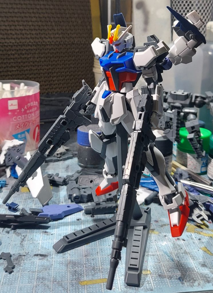 製作最初期の写真ですこの時はまだ本体はあまり手を加えないつもりでしたが、最終的に頭部、胸部、肩をウイングゼロに寄せるため加工しています