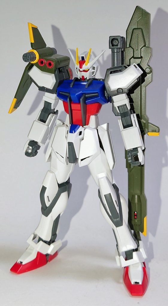 ランチャーストライク状態の正面。(これ以降ストライク本体はHGCE+EGのストライクを使っています。つまり4個1状態。)