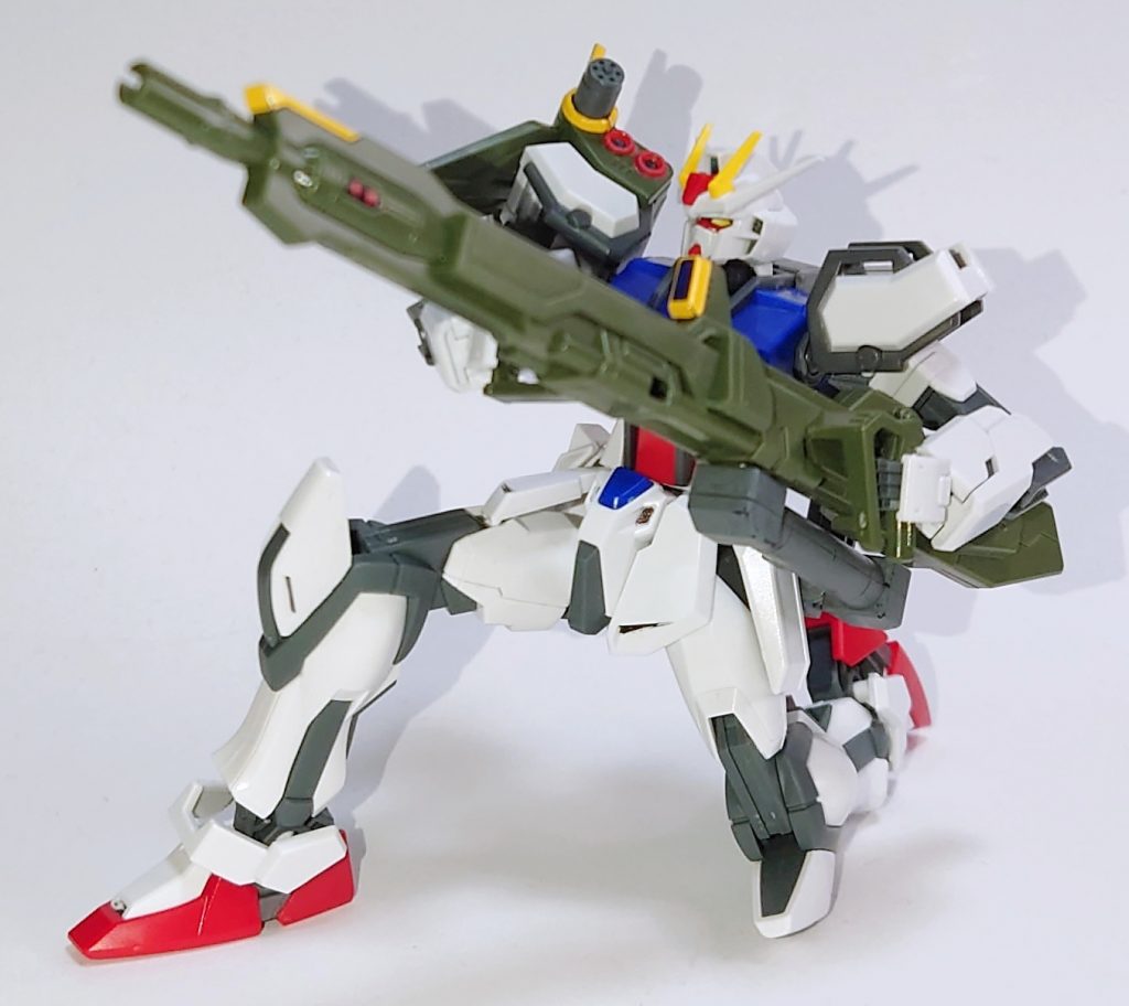 ちゃんと両手でも構えられます。