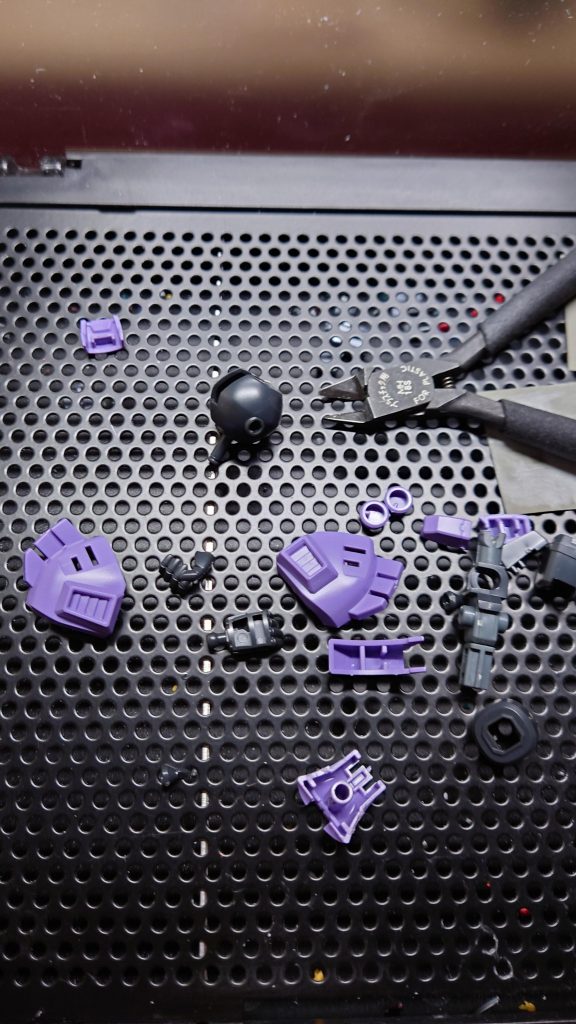 HG MS-15KG ギャン・クリーガー（プレミアムバンダイ限定）パーツ切り離し