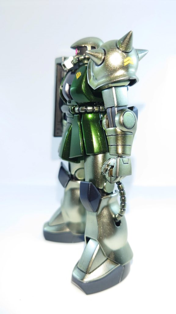 下地はアルティメットブラックで関節と武器類、ランドセルはスターブライトアイアンにGXクリアブラック吹き重ねてトップコートはスーパースムースクリアーです。