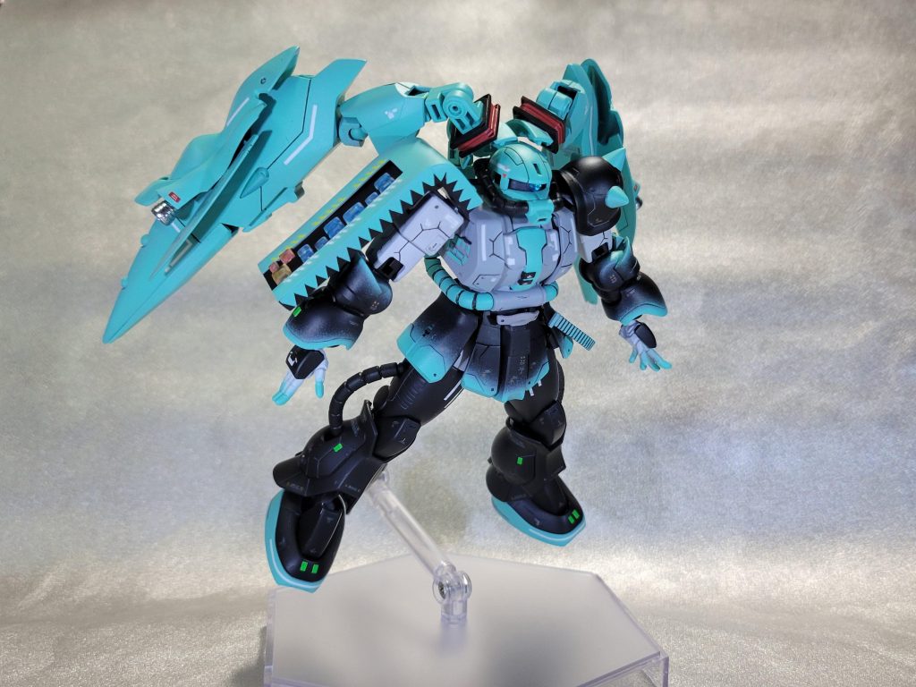 戦闘ポージングじゃないポージングって難しいですね。ほぼ素立ちで飾る予定で作ってたのでアクションは今回少なめです。塗装剥げが怖いので…まあ既に剥がれてるとこがあるんですけど