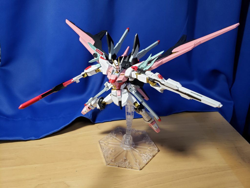 アグニとシュベルトゲベールを持ってポージング。個人的に、アグニのエネルギーパイプ?のマスキングがすごい大変でした。