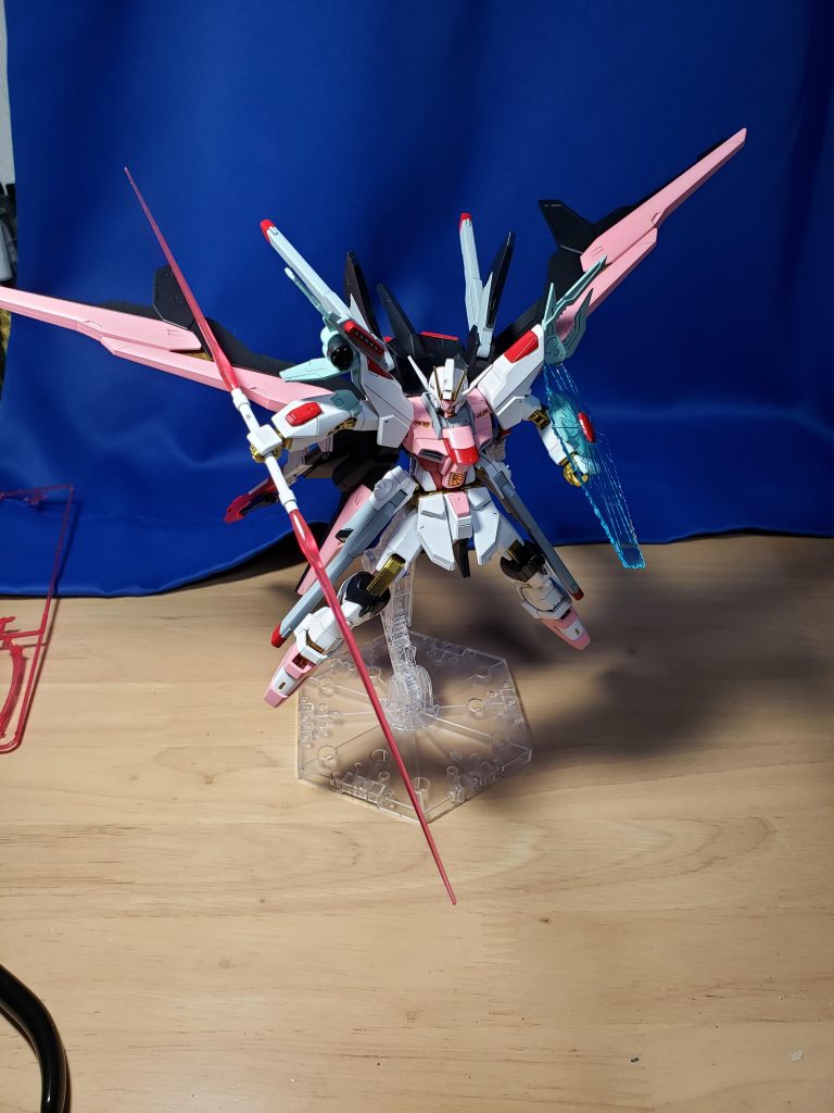 サイドアーマーにクスィフィアスを装備してるので当然ラケラタビームサーベルも使えます! ただめっちゃ使いづらそう!w使う時は分離した状態で使わないと、ストライカーパックをぶった切ってしまうかもですねw