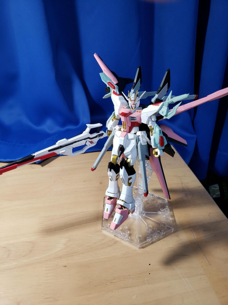 最後はわかる人にはわかるかもしれないポーズで締めましょう。今回はほとんど改造せずに色だけ変えて塗装してみましたが、いかがでしたでしょうか? というかパーフェクトストフリは既にゴリゴリに改造されてるので改造する箇所が思い当たりませんでした...今回は割とよくできたのではと思ってますwではこれで以上となります。良ければコメント/いいねしてくれると嬉しいです^^それではまた他の作品でお会いしましょう(^_^)/~~