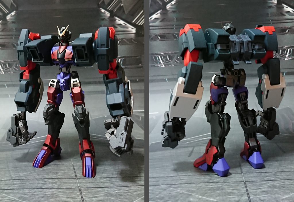 ハーフカウルT装備の前・後ろ。こちらの手首にあたるパーツも、置き換えています。