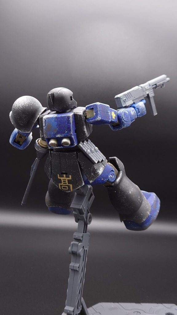 MMP-80マシンガンのサブマガジンもドム・トローペンより。お尻にアイヌ風のロゴを。