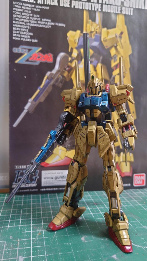 デザインセンスを磨くには「数をこなすしかない」というアドバイスを元に、強化装甲ではなくディテールの一部としてプラ板をペタペタ(・∀・)