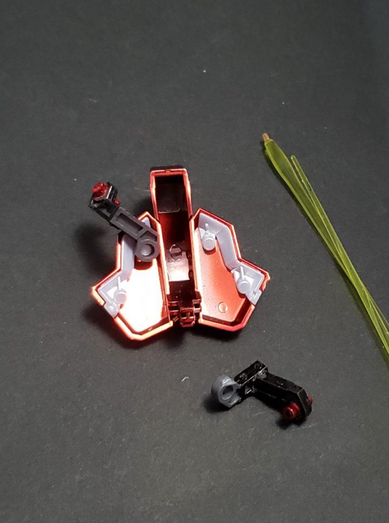 隠し腕はジャンクパーツを組み合わせて作ってます残念ながら可動はしません