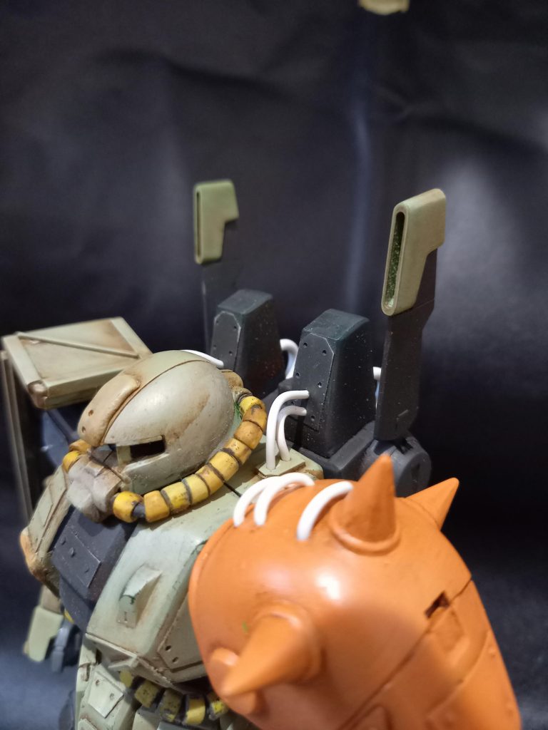 よりエネルギー供給を高めるためバックパックから配線を増やし供給量を増やしている。ドアンの格闘スタイルに合わせた改良なのだ。