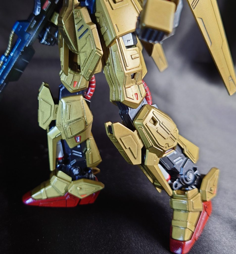 下半身デザインセンスも然ることながら曲面と曲線のプラ板加工にも四苦八苦。