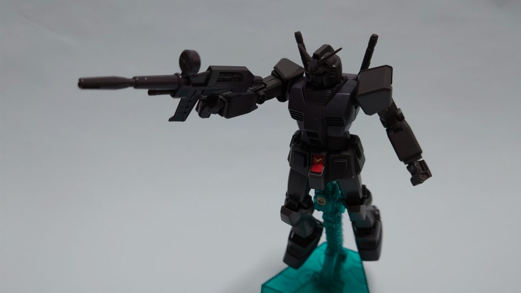 肩関節と股関節の可動が厳しいのでアクションは難しいです。