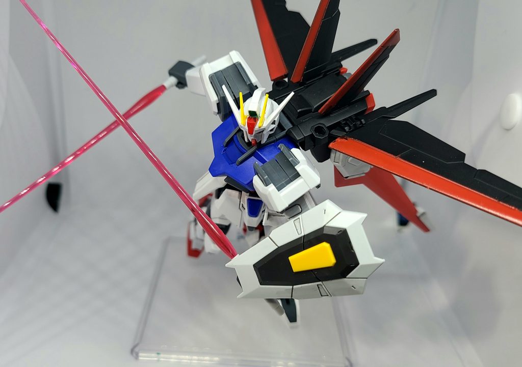 サーベル二刀流。オーブに戻ったシンが乗ってるイメージかな？