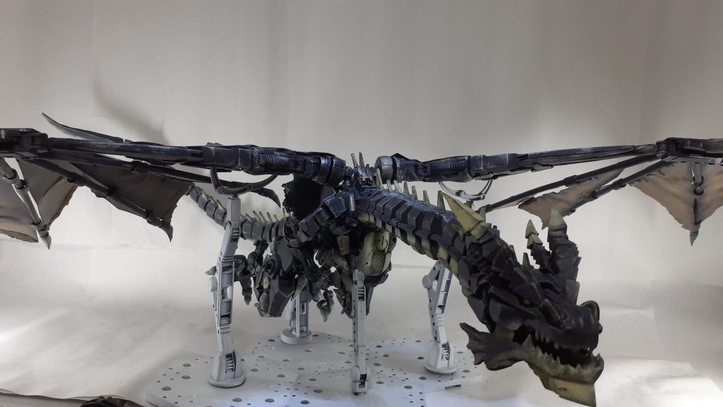 スタンドを使用すると飛行形態も再現可能です。