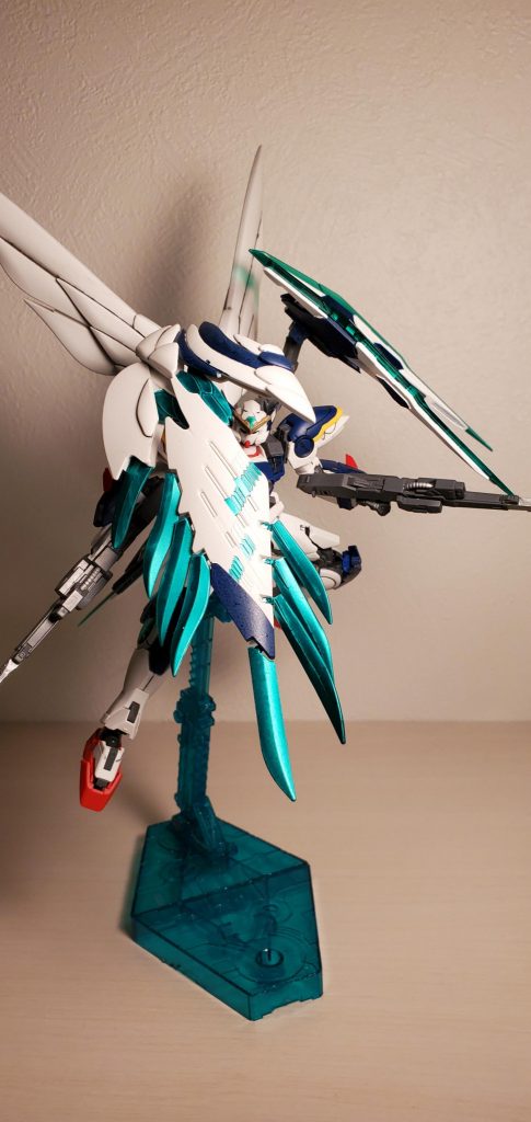 GNウイングバインダーGNフィールド発生機を搭載しておりウイングの先の部分はGNウイングブレイドとして近距離用の武装にもなる