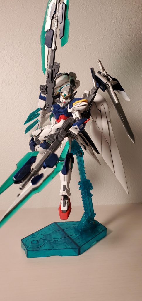 GNバスターライフル通常のバスターライフルとしての使用とGNソードビットとの組み合わせでGNバスターライフルソードと近~中距離用の武装としても使用可能。