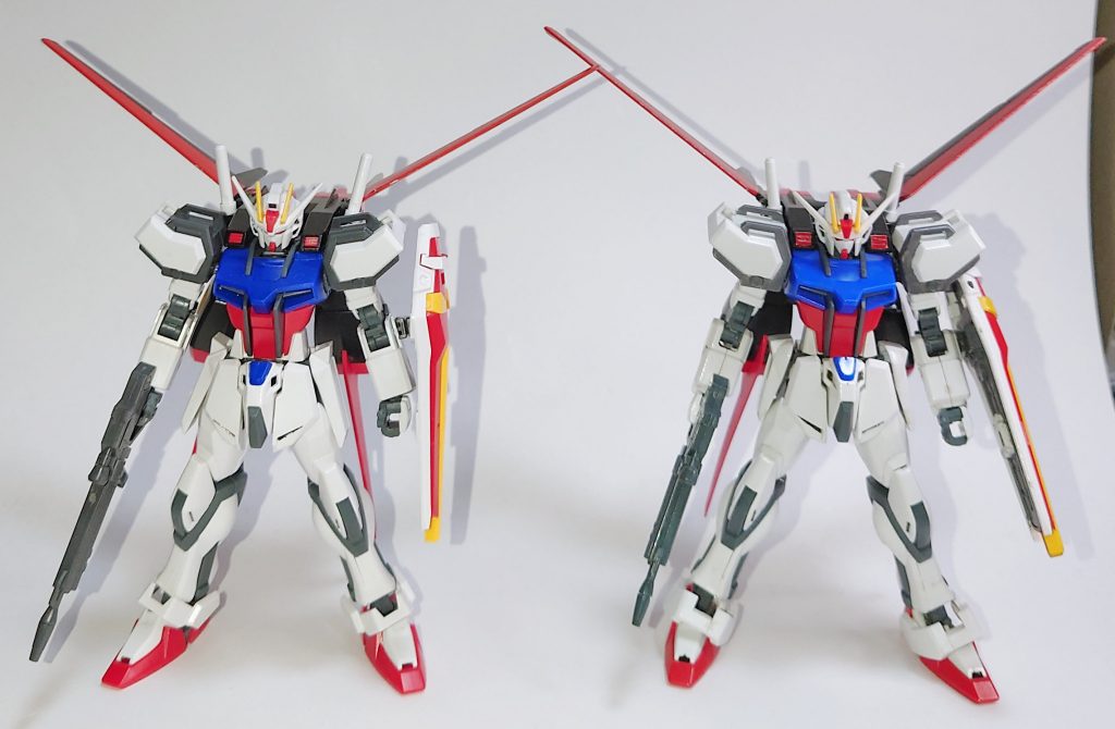 HGCEと並べるとこんな感じです。翼が大きくなったのでHGCEと並べても見劣りしません。