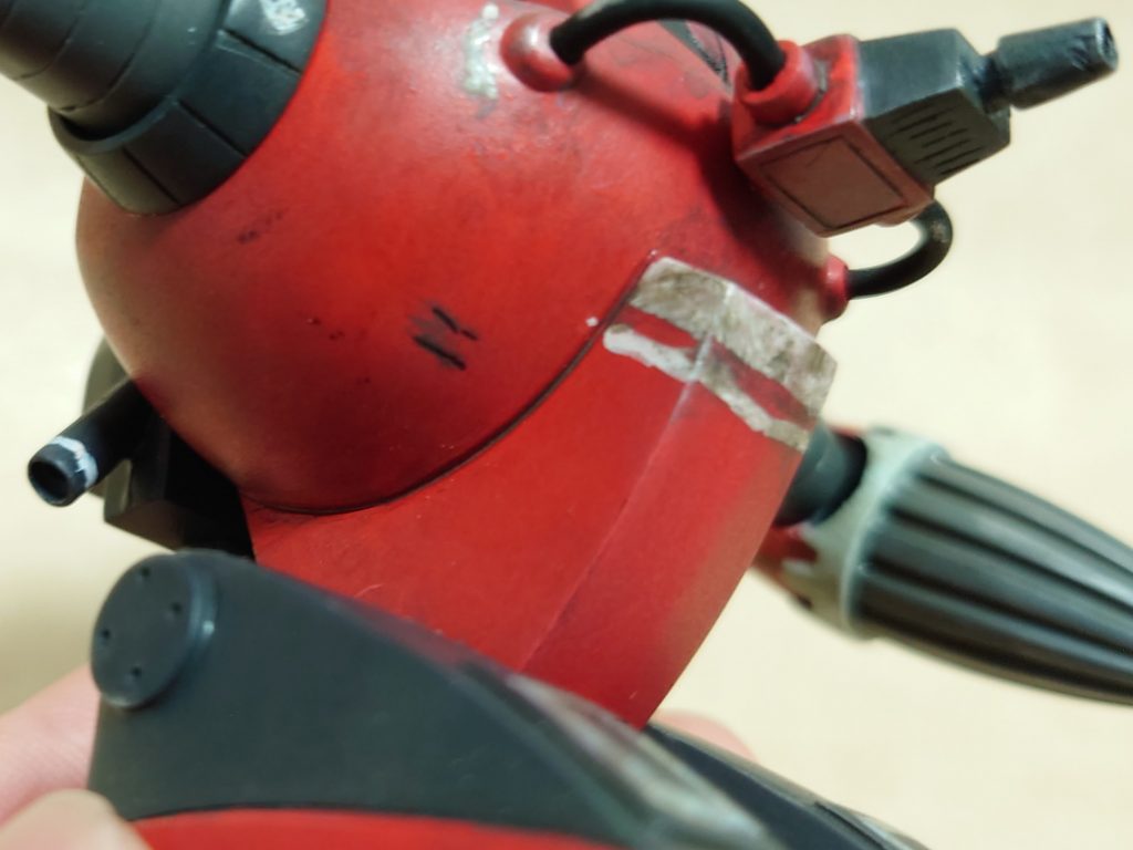 下から。黒い二重線は、ウェザリングのエナメル塗料と黒マッキーで線を引きました(もともとあったディテールがショボかったので対処した)。