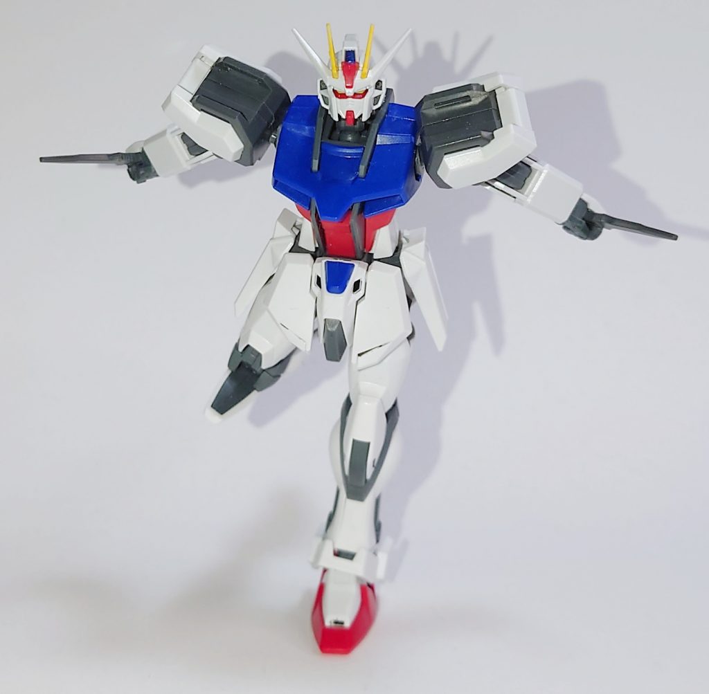 ミゲルのジンに向かって走ってるシーンのイメージ。アーマーシュナイダーはHGCEのでもEGのでも持たせられるので特にどっちを使うとかは決めてません。ほか複数のストライクと共用にしてます。