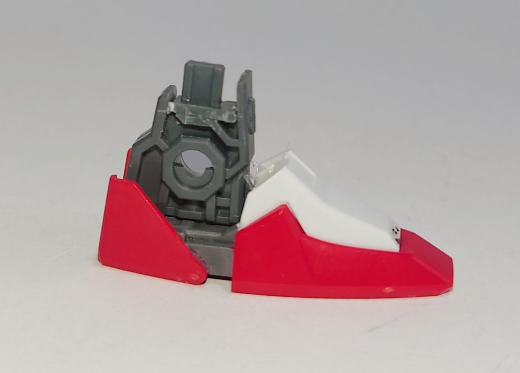 足首部分は脚がHGCEなのに対し足首をEGにしたかったのでそれぞれ加工して接着し接続できるように改造。