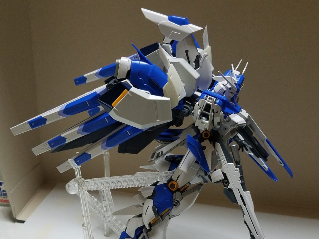 ファンネルの固定部分を見せたくなかったので、パーツを追加して隠しました。