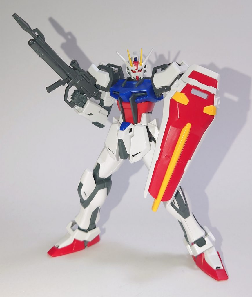 ライフルとシールドを構えて。