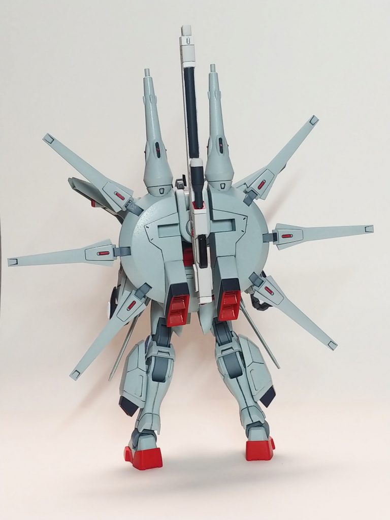 背負えます。バックパックは背中の軸の位置が一緒なので、邪魔な部分切り飛ばしてポン付け。