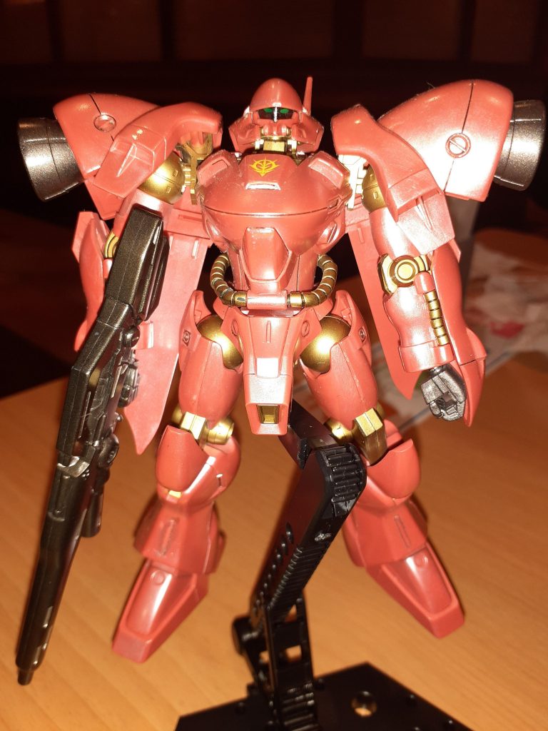 フラガ少佐・「買ったらまたマリュ－に怒られっかな～？」