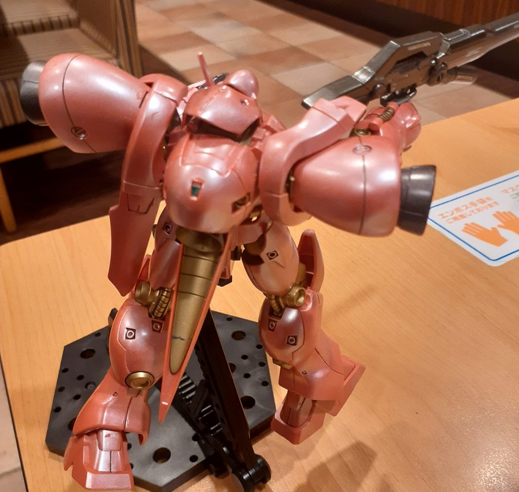 フラガ少佐・「怒られっから…買うのはマリュ－に相談してからだな…」