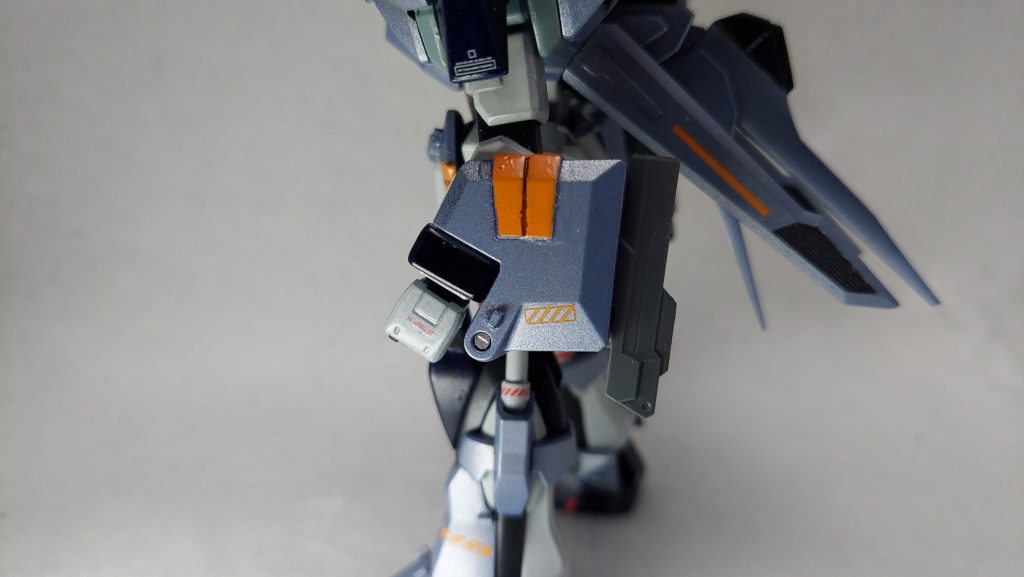 脚部、フォルテストラ腕部にかしめ玉やエッチングパーツを接着しました。メタルパーツも見栄えがいいので、ポイントを見つけては使っていきたいところ。