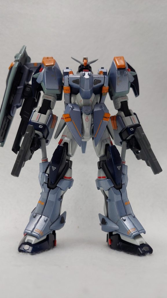 塗装(主にクレオスのカラースプレー使用)本体ホワイト部:RLM76ライトブルー→グレーサフ→グランプリホワイト*ディアクティブモードっぽかったので塗り直しました本体ライトブルー部:RLM76ライトブルー本体関節・武器等グレー部:ジャーマングレー本体・武器メタリックグレー部:エナメル塗料ガンメタル本体ダークブルー部:タミヤ ダークブルー本体ブルー部:タミヤ パールライトブルー本体オレンジ部:タミヤ アクリル塗料オレンジ、エナメル塗料オレンジ武装グレー部:佐世保海軍工廠標準色トップコート:半光沢