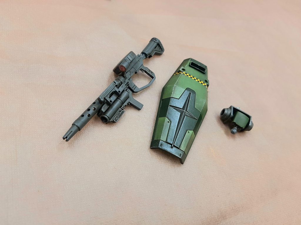 連邦規格のシールドでそれっぽく。