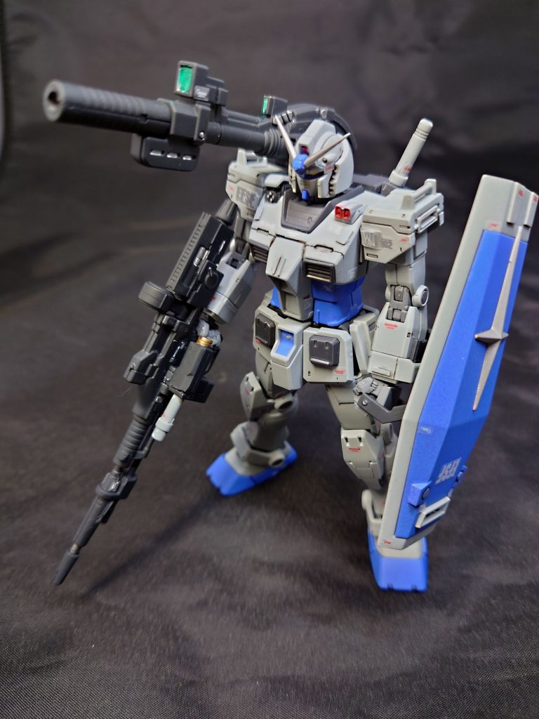 キャノンを左肩から右肩へ変更(FAガンダムをイメージして)、ビームライフルもミキシングで大型化させたほか、前期型と中期型の装備を可能な限り盛り込んだ「最終決戦仕様」としています。