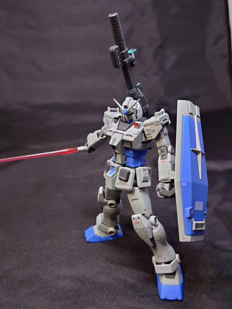 キャノン砲。オリジンの設定では実弾になっていますが、最終決戦仕様ということでビームに設定。うろ覚えなのですがジャンクパーツからおそらくHGリーオーのビームライフルと思われるパーツをミキシングで組み込み、今の形になったと思います。