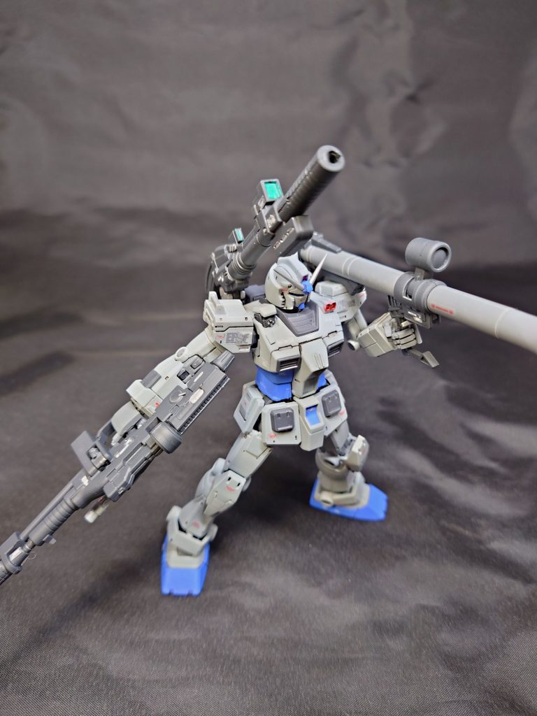 カラーレシピ本体灰:Mr.カラースプレー・明灰白色本体濃灰:ガンダムカラースプレー・MSファントムグレー本体青:タミヤカラースプレー・ブルーヴァイオレット⇒ガンダムカラースプレー・MSライトブルーフレーム:Mr.カラースプレー・ニュートラルグレー武器類:Mr.カラースプレー・ジャーマングレー頭部アンテナなど:Mr.カラースプレー・シルバーライフルセンサー、バルカン:ガンダムマーカー・レッドゴールド胸部ミサイル:Mr.カラースプレー・モンザレッドスミ入れはタミヤの市販のスミ入れ塗料(ブラック ご覧くださり、ありがとうございました。