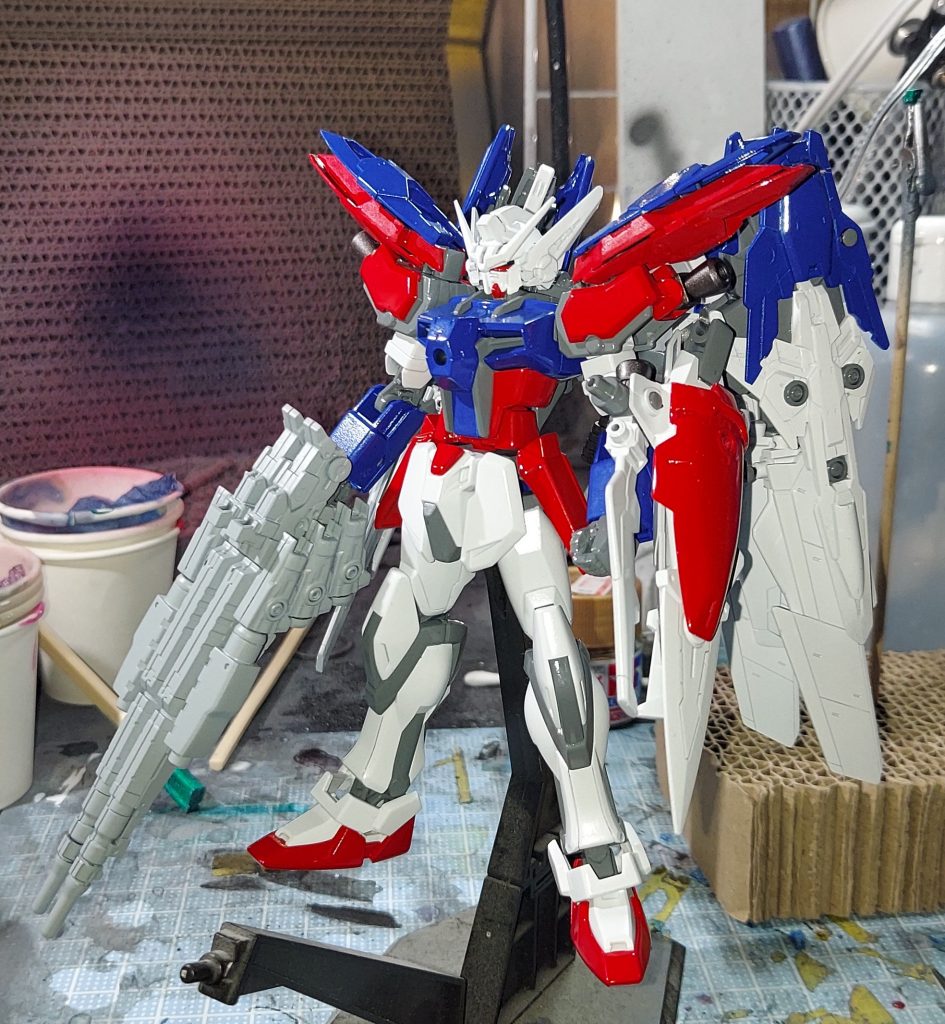 大まかに塗り分け、仮組みした状態ですここから細かい部分を筆塗りで追加しています